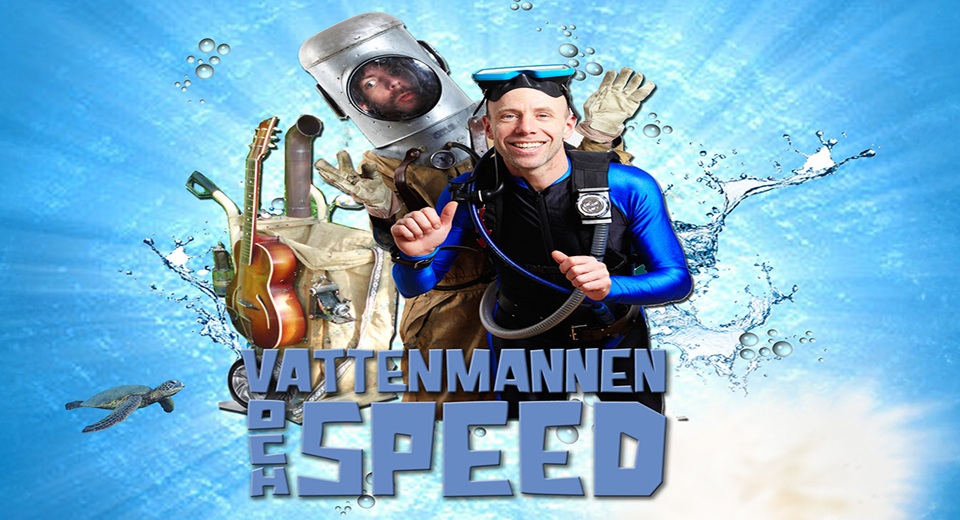 Vattenmannen och Speed klädda i dykardräkter. I bakgrunden syns vattendjur, instrument och skräp.