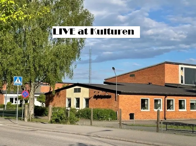 Bild på Gullhögskolan med texten Live at Kulturen