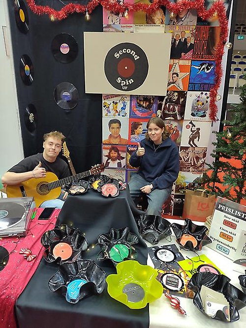 Ungdomar på teambuilding