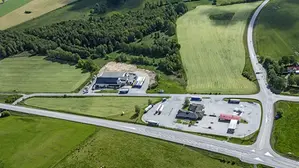 Flygbild över E20 , väg 181 och befintliga verksamheter