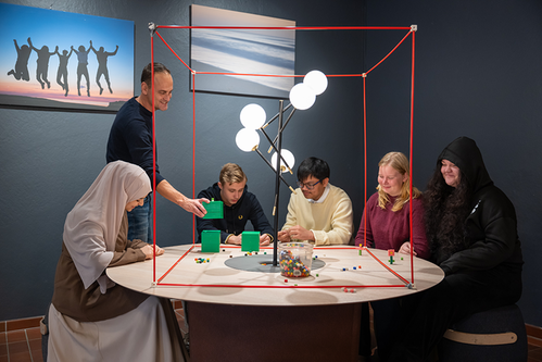 Ungdomar ägnar sig åt volymer