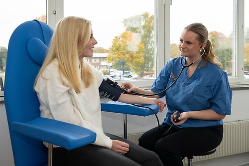 Elever mäter blodtryck